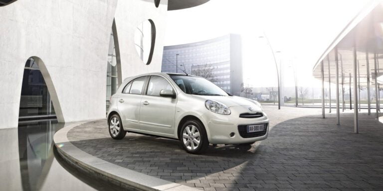 Does It Matter What Color My Nissan Micra K12 Check Engine Light Illuminated? 1 Nissan Micra K12 Check Engine Light